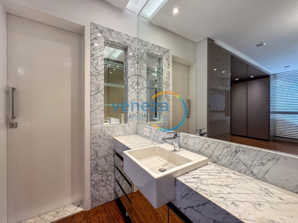 Apartamento à venda no bairro Centro de Londrina com 318.57m<sup>2</sup> útil, 4 quartos, 3 vagas de garagem