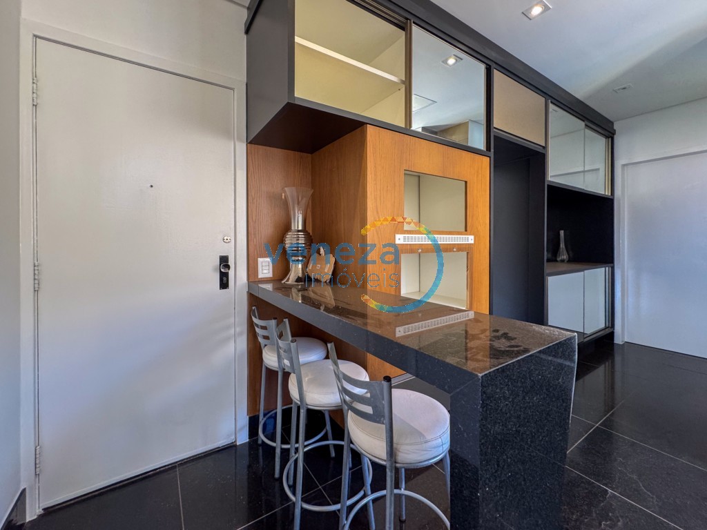 Apartamento à venda no bairro Centro de Londrina com 318.57m<sup>2</sup> útil, 4 quartos, 3 vagas de garagem