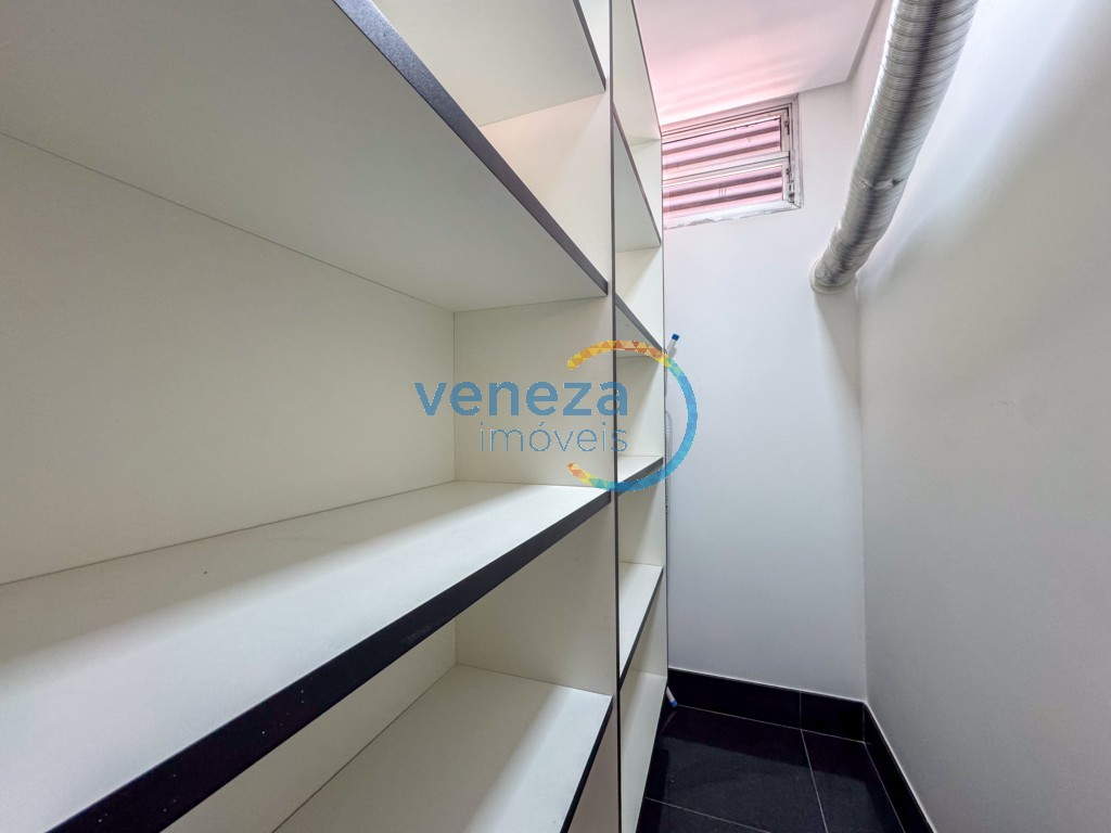 Apartamento à venda no bairro Centro de Londrina com 318.57m<sup>2</sup> útil, 4 quartos, 3 vagas de garagem