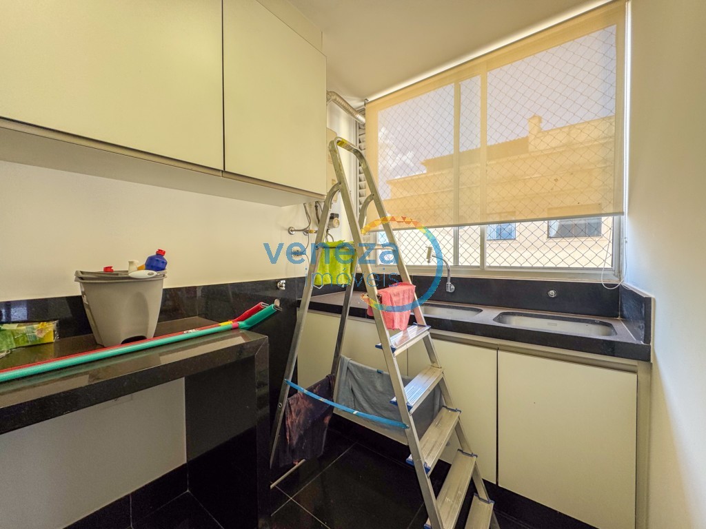 Apartamento à venda no bairro Centro de Londrina com 318.57m<sup>2</sup> útil, 4 quartos, 3 vagas de garagem