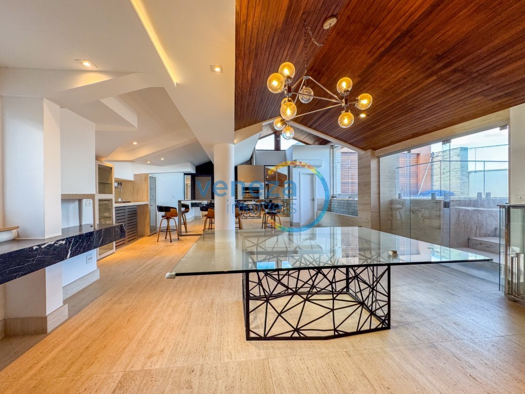 Apartamento à venda no bairro Centro de Londrina com 318.57m<sup>2</sup> útil, 4 quartos, 3 vagas de garagem