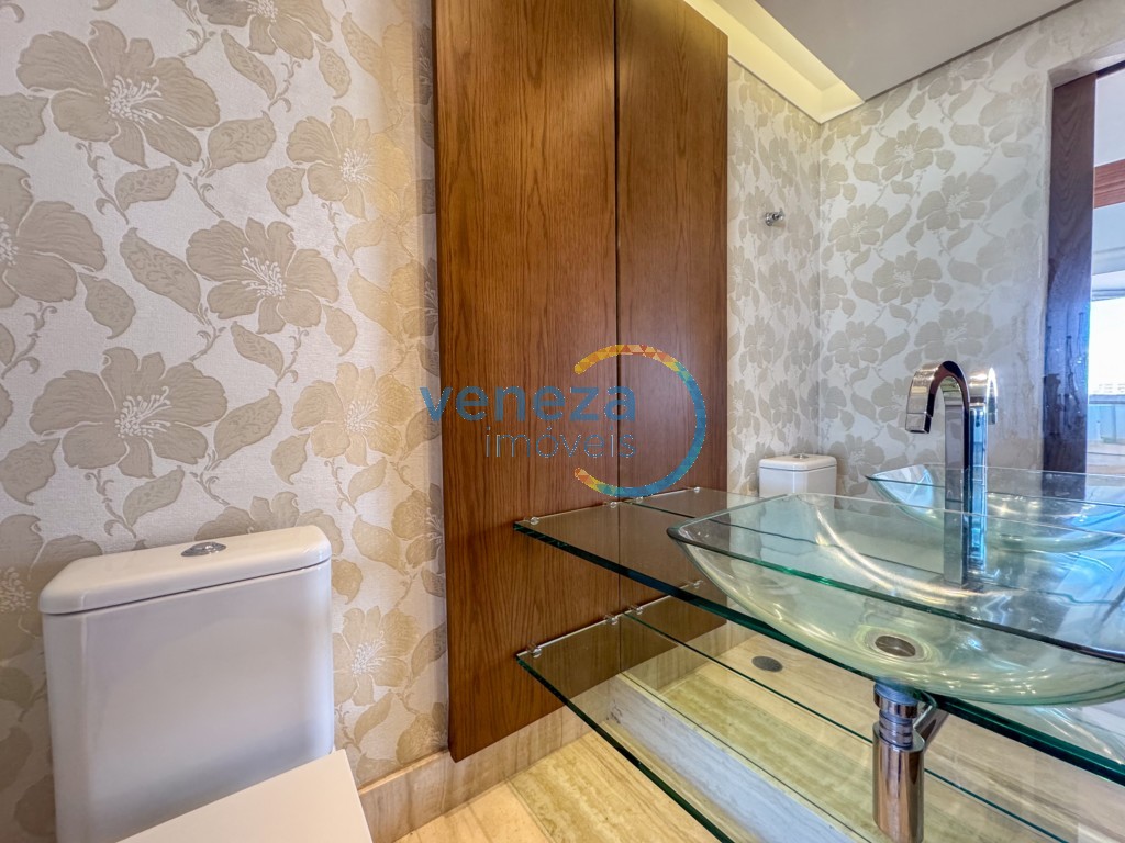 Apartamento à venda no bairro Centro de Londrina com 318.57m<sup>2</sup> útil, 4 quartos, 3 vagas de garagem