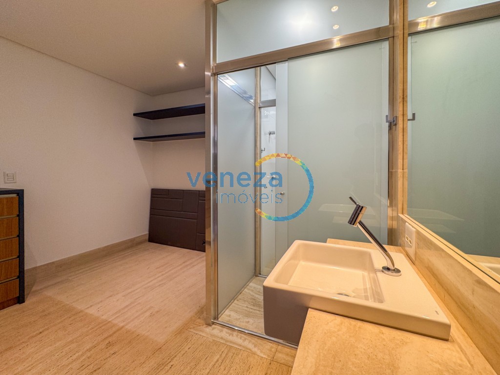Apartamento à venda no bairro Centro de Londrina com 318.57m<sup>2</sup> útil, 4 quartos, 3 vagas de garagem