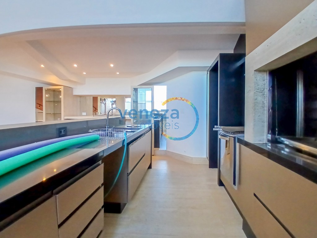 Apartamento à venda no bairro Centro de Londrina com 318.57m<sup>2</sup> útil, 4 quartos, 3 vagas de garagem