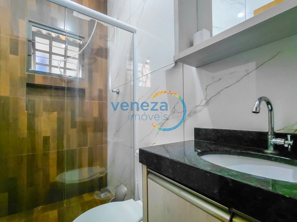 Casa Residencial à venda no bairro Universidade de Londrina com 57.64m<sup>2</sup> útil, 2 quartos, 1 vaga de garagem