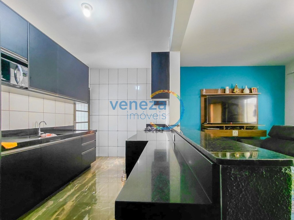 Casa Residencial à venda no bairro Universidade de Londrina com 57.64m<sup>2</sup> útil, 2 quartos, 1 vaga de garagem