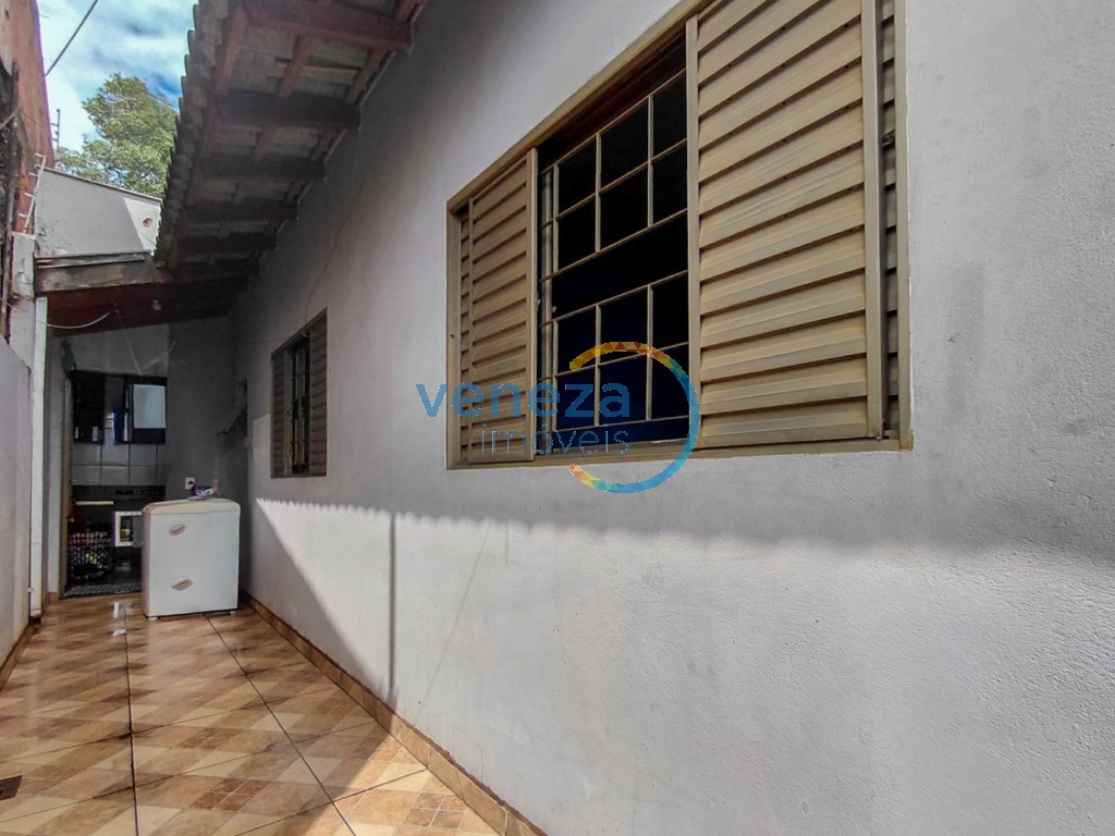 Casa Residencial à venda no bairro Universidade de Londrina com 57.64m<sup>2</sup> útil, 2 quartos, 1 vaga de garagem