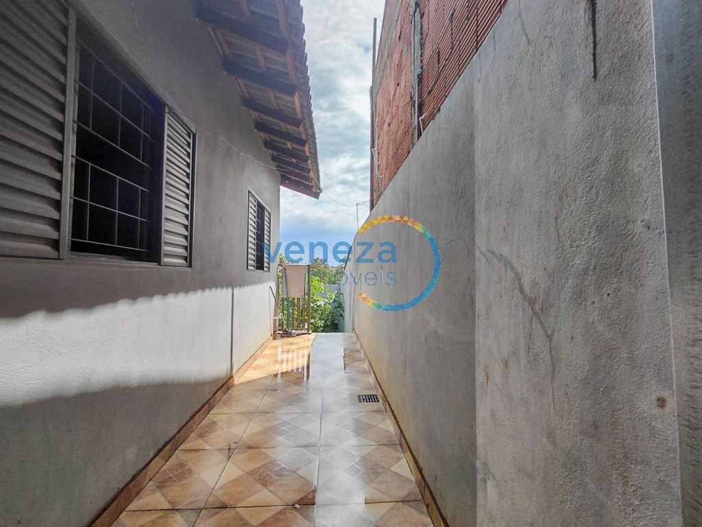 Casa Residencial à venda no bairro Universidade de Londrina com 57.64m<sup>2</sup> útil, 2 quartos, 1 vaga de garagem