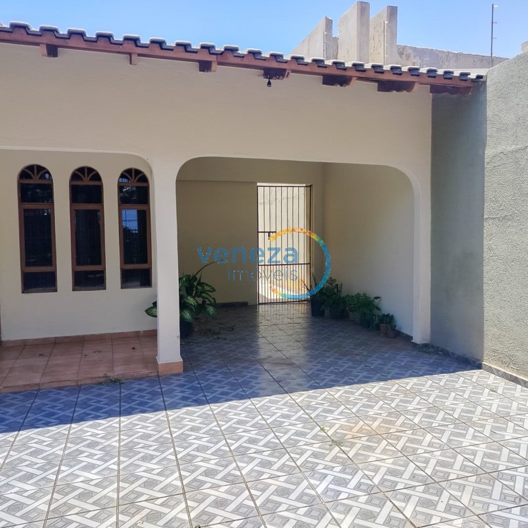 Casa Residencial à venda no bairro Nova Olinda de Londrina com 147m<sup>2</sup> útil, 3 quartos, 3 vagas de garagem