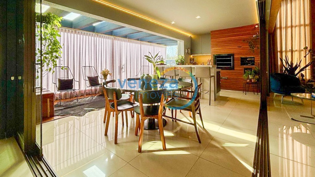 Casa Residencial à venda no bairro Gleba Palhano de Londrina com 250m<sup>2</sup> útil, 3 quartos, 4 vagas de garagem