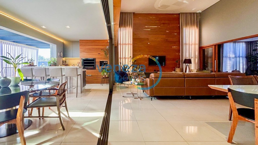 Casa Residencial à venda no bairro Gleba Palhano de Londrina com 250m<sup>2</sup> útil, 3 quartos, 4 vagas de garagem