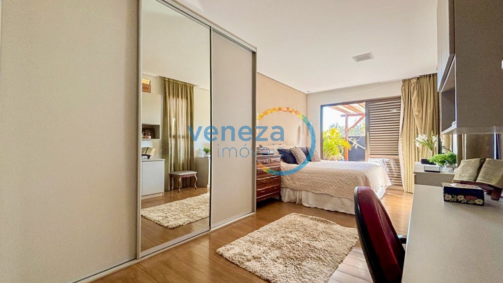 Casa Residencial à venda no bairro Gleba Palhano de Londrina com 250m<sup>2</sup> útil, 3 quartos, 4 vagas de garagem