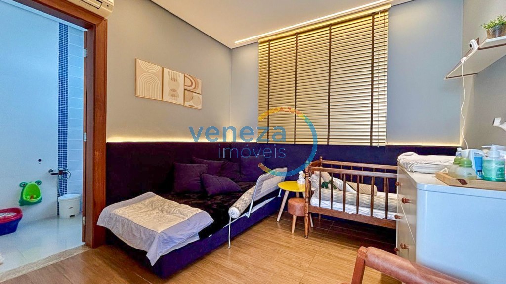 Casa Residencial à venda no bairro Gleba Palhano de Londrina com 250m<sup>2</sup> útil, 3 quartos, 4 vagas de garagem