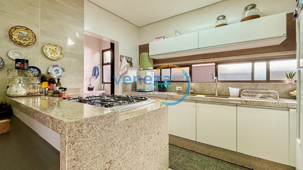 Casa Residencial à venda no bairro Gleba Palhano de Londrina com 250m<sup>2</sup> útil, 3 quartos, 4 vagas de garagem