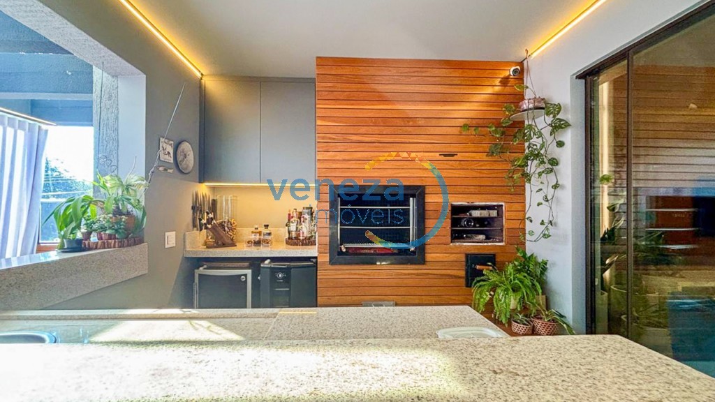 Casa Residencial à venda no bairro Gleba Palhano de Londrina com 250m<sup>2</sup> útil, 3 quartos, 4 vagas de garagem