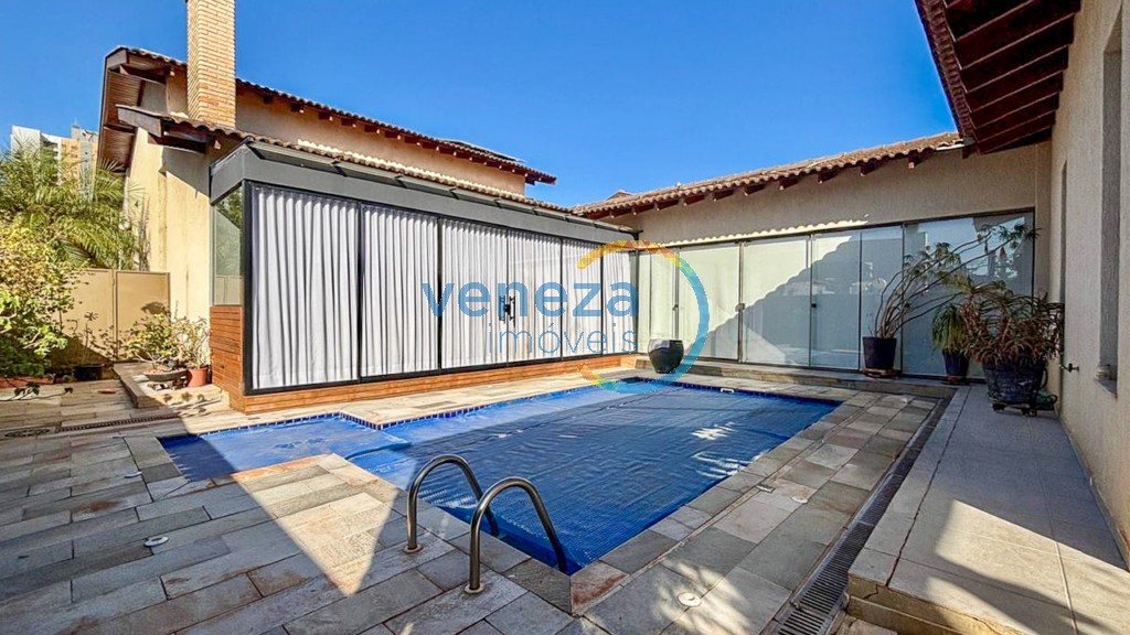 Casa Residencial à venda no bairro Gleba Palhano de Londrina com 250m<sup>2</sup> útil, 3 quartos, 4 vagas de garagem