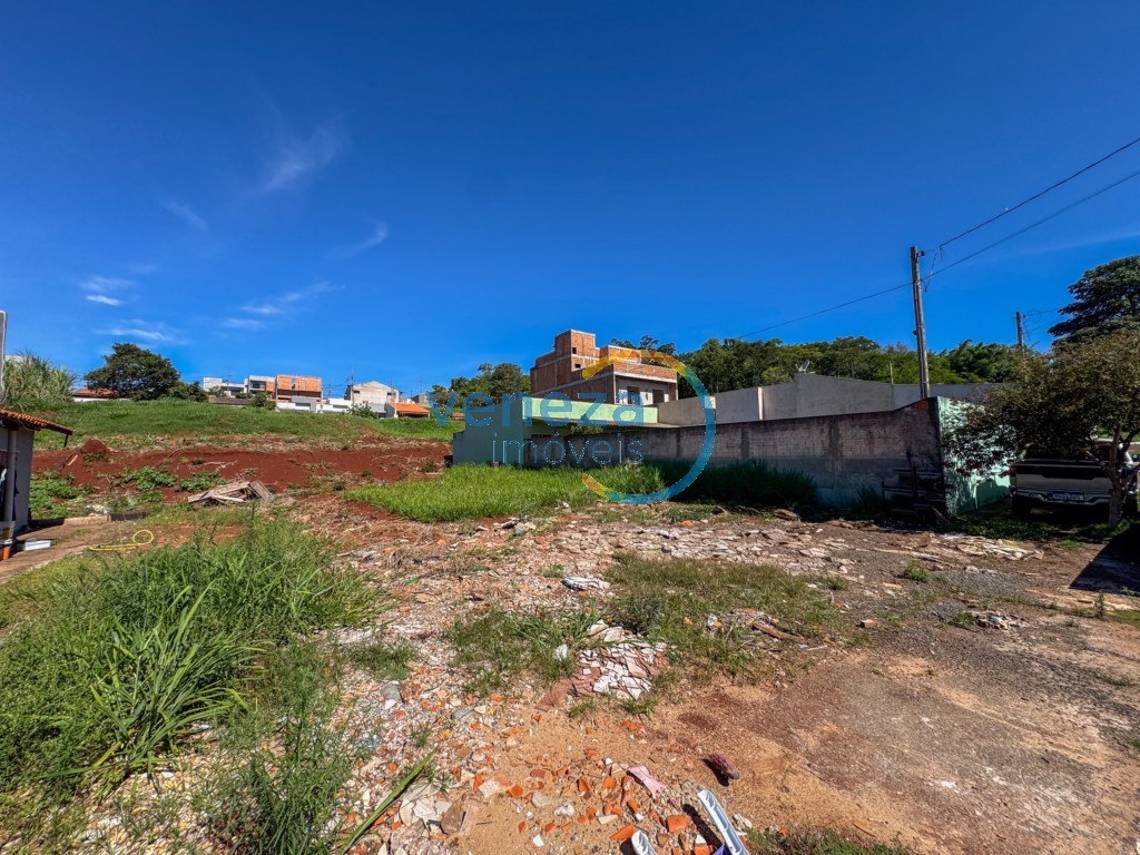 Terreno à venda no bairro Parque Leblon de Londrina com 266.82m<sup>2</sup> total