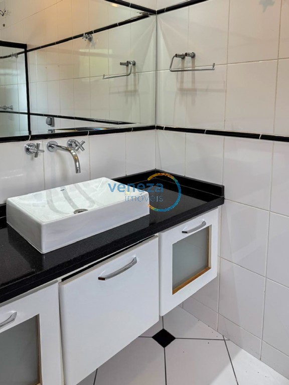 Casa Residencial para locação no bairro Aragarca de Londrina com 205m<sup>2</sup> útil, 4 quartos, 4 vagas de garagem