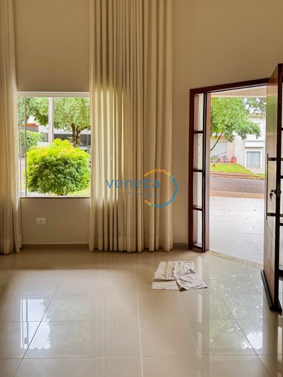 Casa Residencial para locação no bairro Aragarca de Londrina com 205m<sup>2</sup> útil, 4 quartos, 4 vagas de garagem