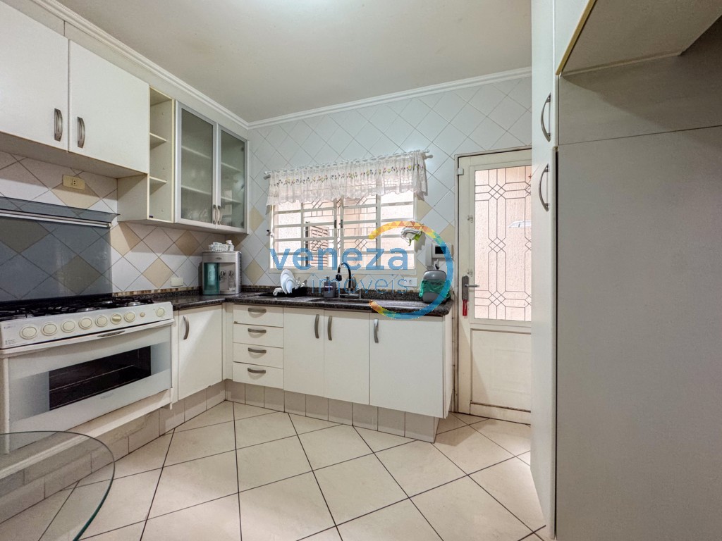 Casa Residencial à venda no bairro Higienopolis de Londrina com 150.96m<sup>2</sup> útil, 3 quartos, 2 vagas de garagem