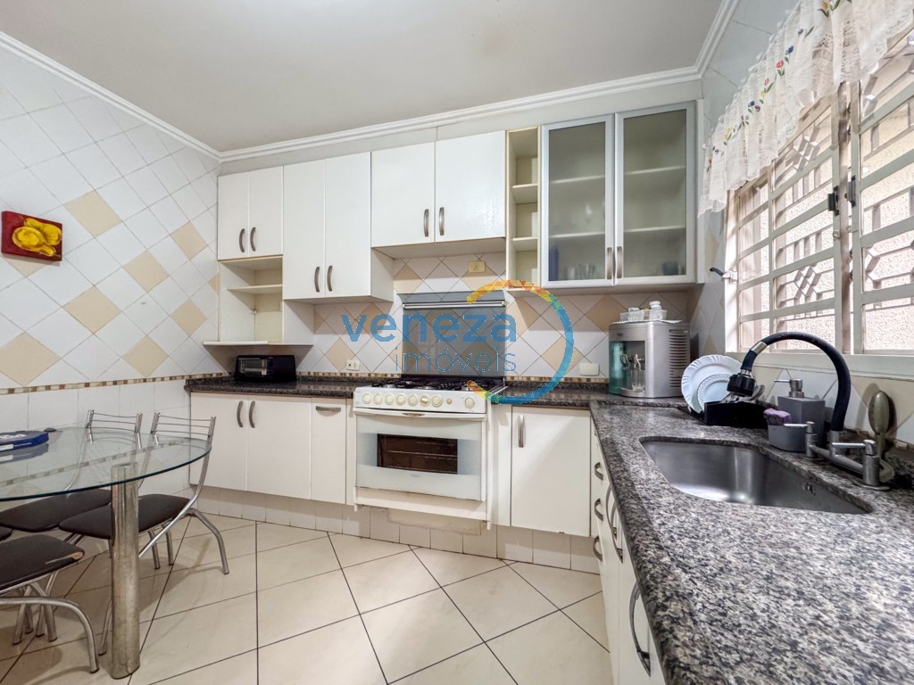 Casa Residencial à venda no bairro Higienopolis de Londrina com 150.96m<sup>2</sup> útil, 3 quartos, 2 vagas de garagem