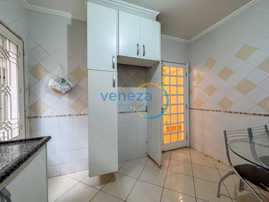 Casa Residencial à venda no bairro Higienopolis de Londrina com 150.96m<sup>2</sup> útil, 3 quartos, 2 vagas de garagem