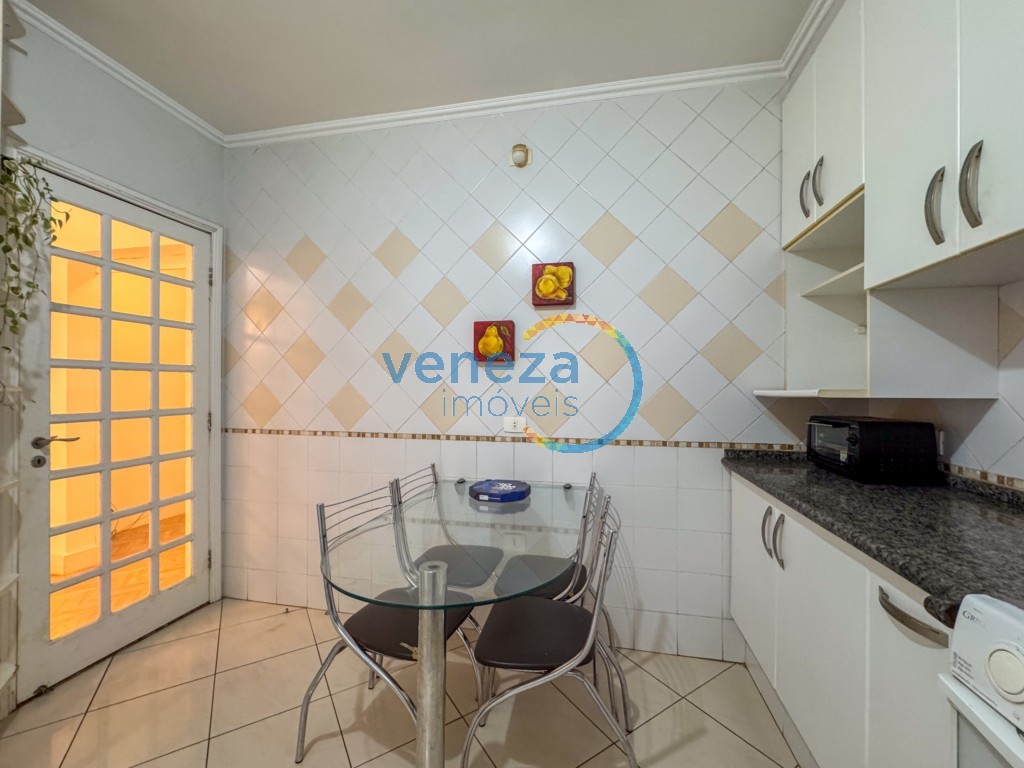 Casa Residencial à venda no bairro Higienopolis de Londrina com 150.96m<sup>2</sup> útil, 3 quartos, 2 vagas de garagem