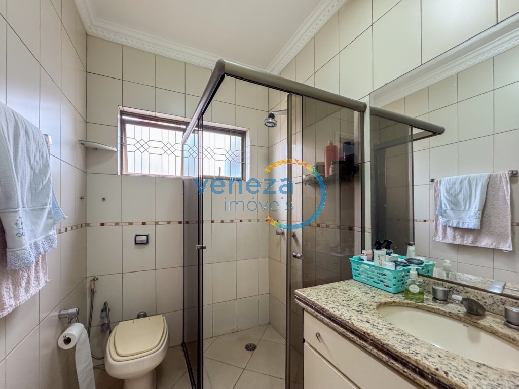 Casa Residencial à venda no bairro Higienopolis de Londrina com 150.96m<sup>2</sup> útil, 3 quartos, 2 vagas de garagem