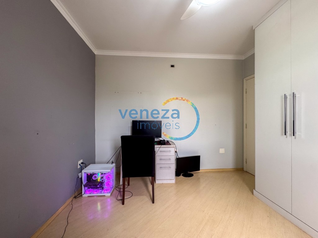 Casa Residencial à venda no bairro Higienopolis de Londrina com 150.96m<sup>2</sup> útil, 3 quartos, 2 vagas de garagem