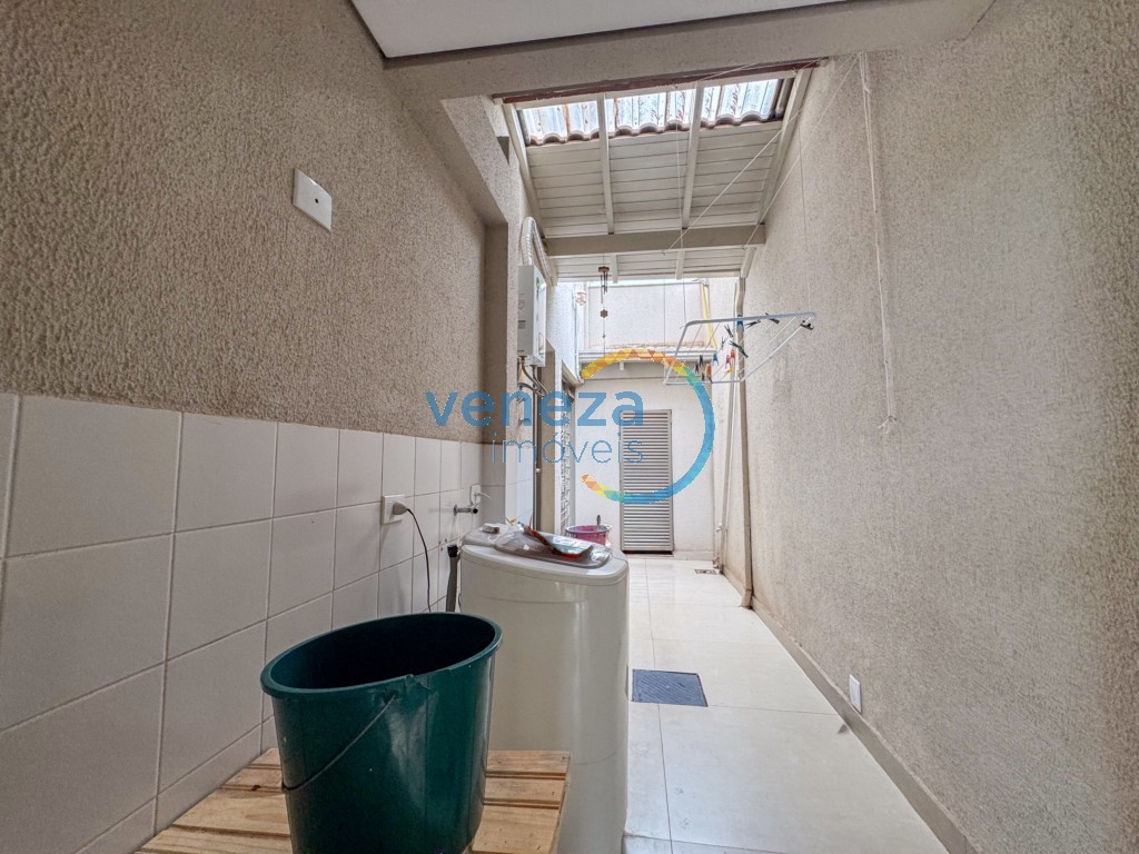 Casa Residencial à venda no bairro Higienopolis de Londrina com 150.96m<sup>2</sup> útil, 3 quartos, 2 vagas de garagem