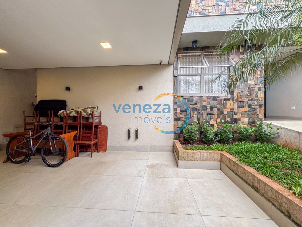 Casa Residencial à venda no bairro Higienopolis de Londrina com 150.96m<sup>2</sup> útil, 3 quartos, 2 vagas de garagem