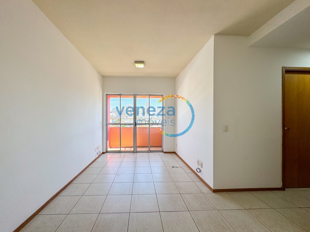 Apartamento para locação no bairro Centro de Londrina com 73m<sup>2</sup> útil, 3 quartos, 2 vagas de garagem