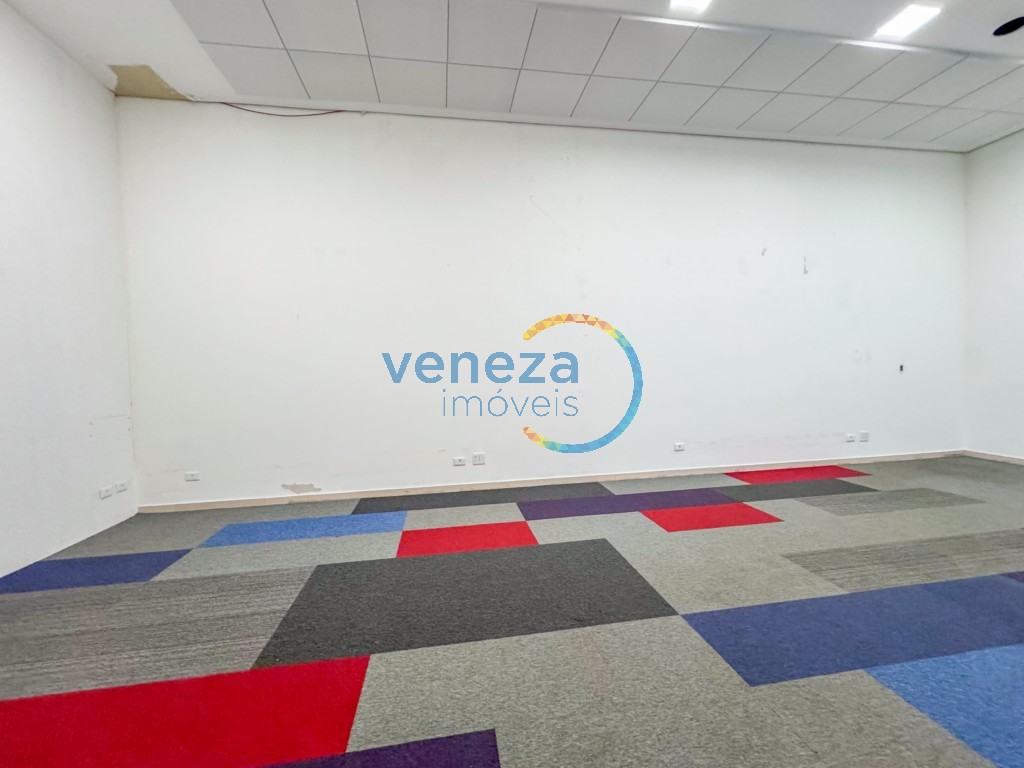 Salão-loja à venda no bairro Centro de Londrina com 247.3m<sup>2</sup> útil, 2 vagas de garagem