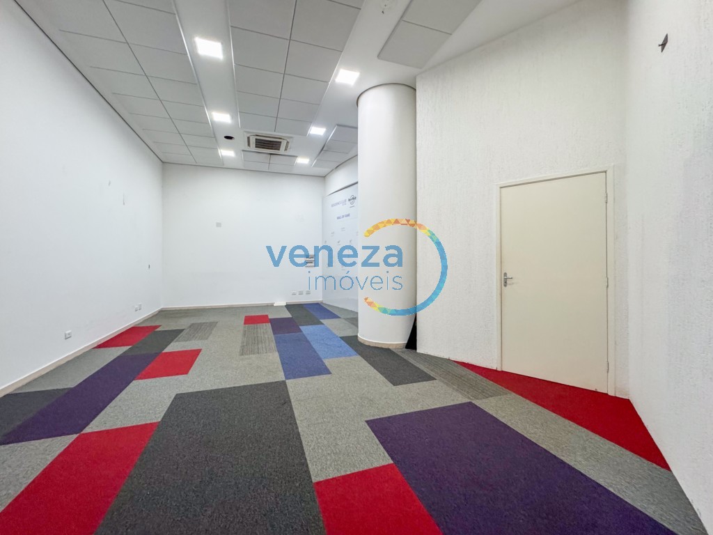 Salão-loja à venda no bairro Centro de Londrina com 247.3m<sup>2</sup> útil, 2 vagas de garagem