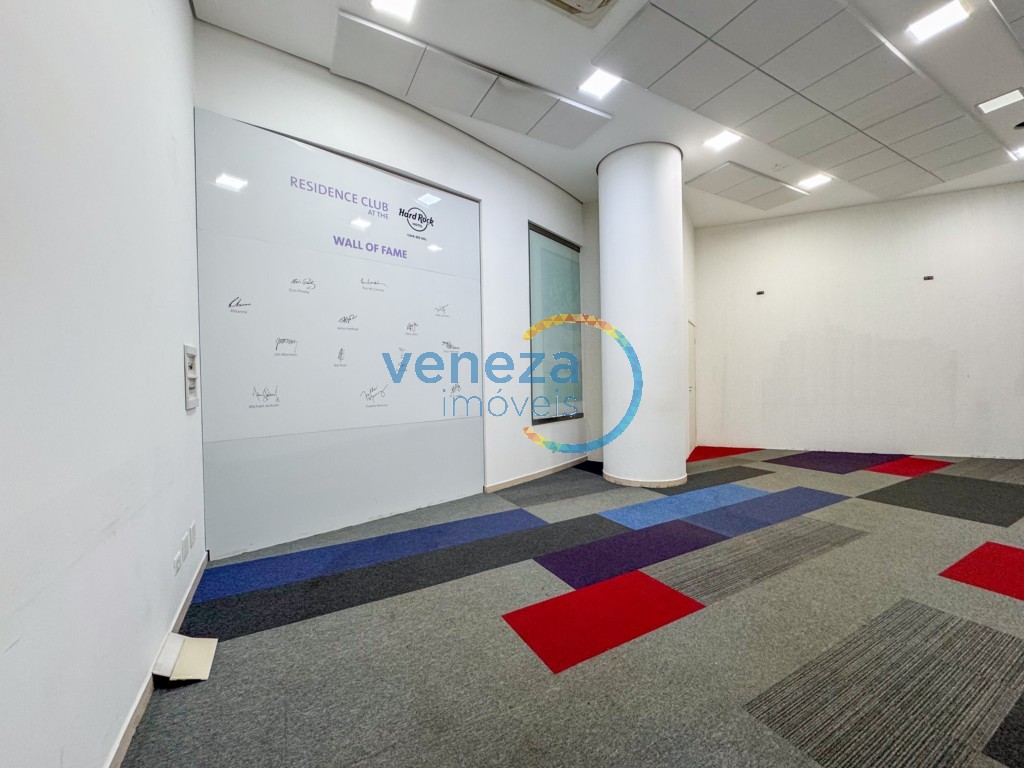 Salão-loja à venda no bairro Centro de Londrina com 247.3m<sup>2</sup> útil, 2 vagas de garagem