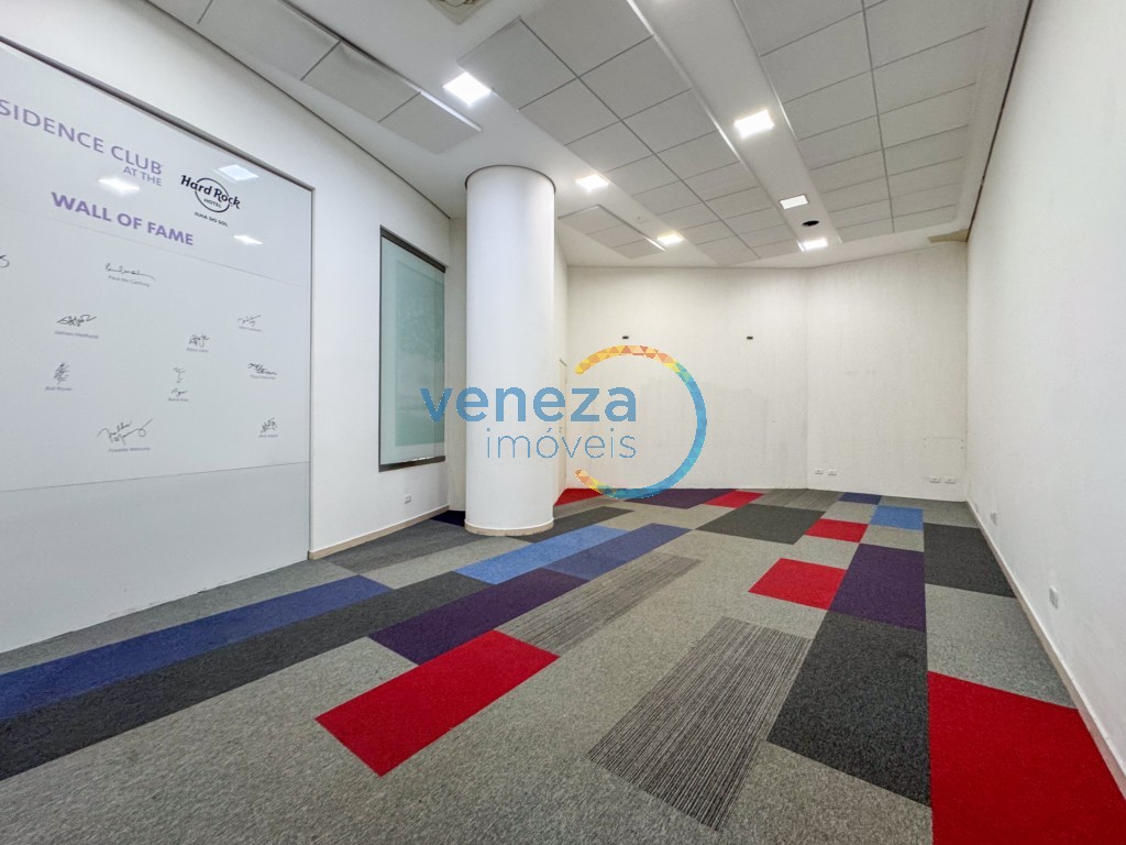 Salão-loja à venda no bairro Centro de Londrina com 247.3m<sup>2</sup> útil, 2 vagas de garagem