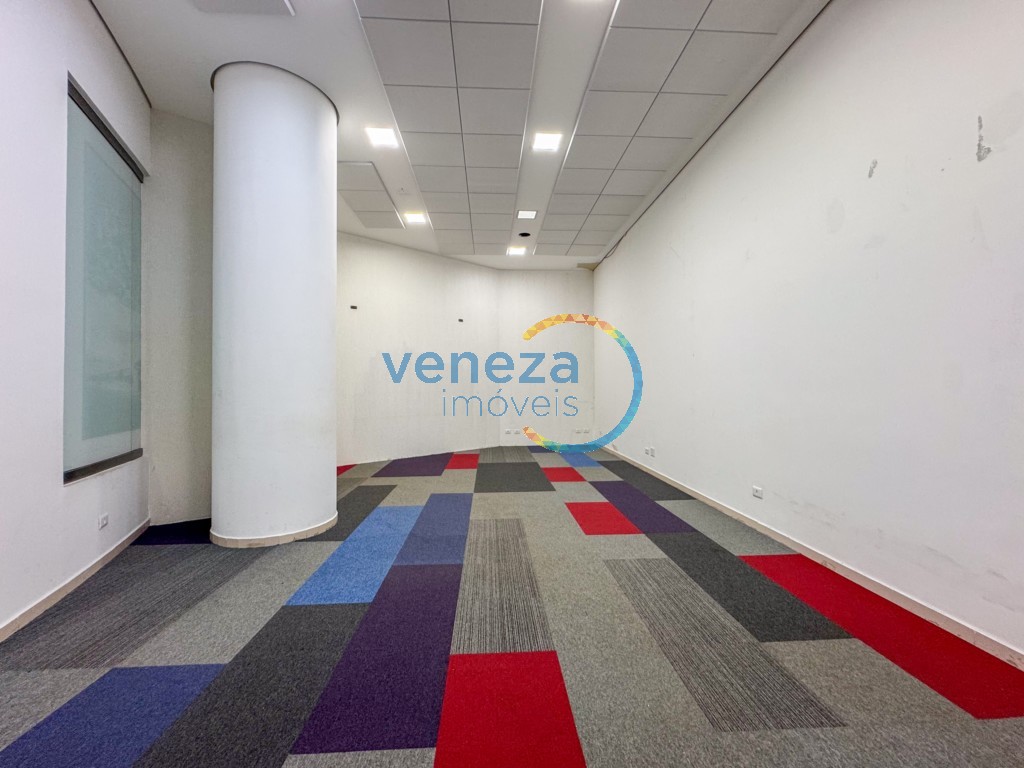 Salão-loja à venda no bairro Centro de Londrina com 247.3m<sup>2</sup> útil, 2 vagas de garagem