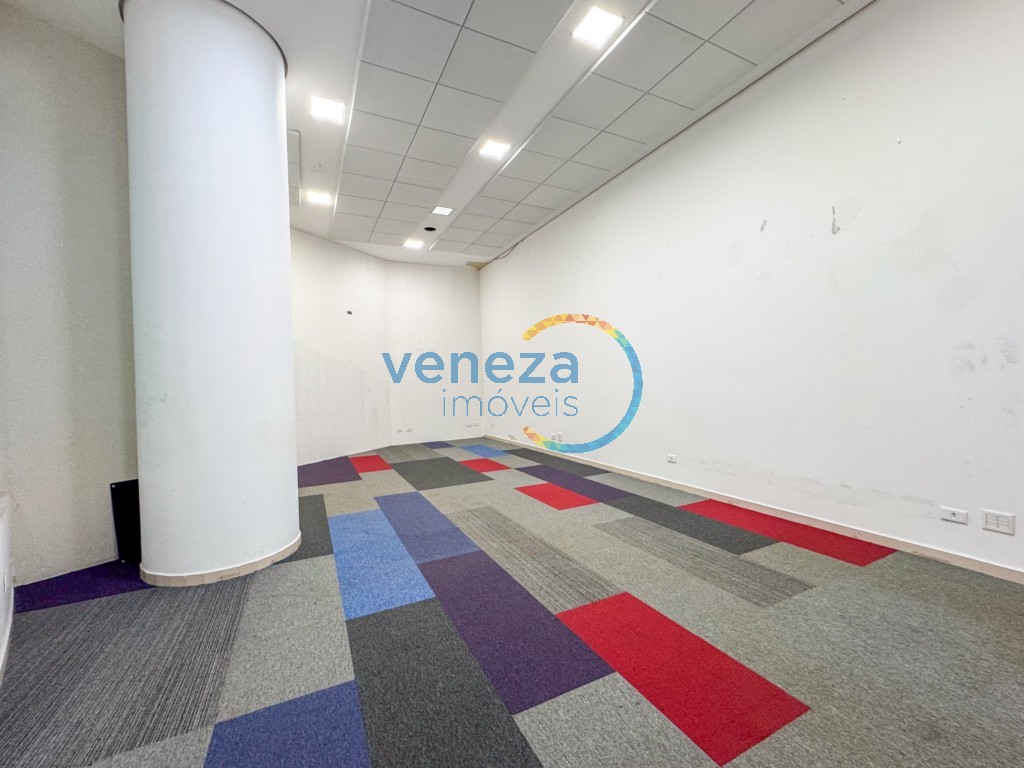 Salão-loja à venda no bairro Centro de Londrina com 247.3m<sup>2</sup> útil, 2 vagas de garagem