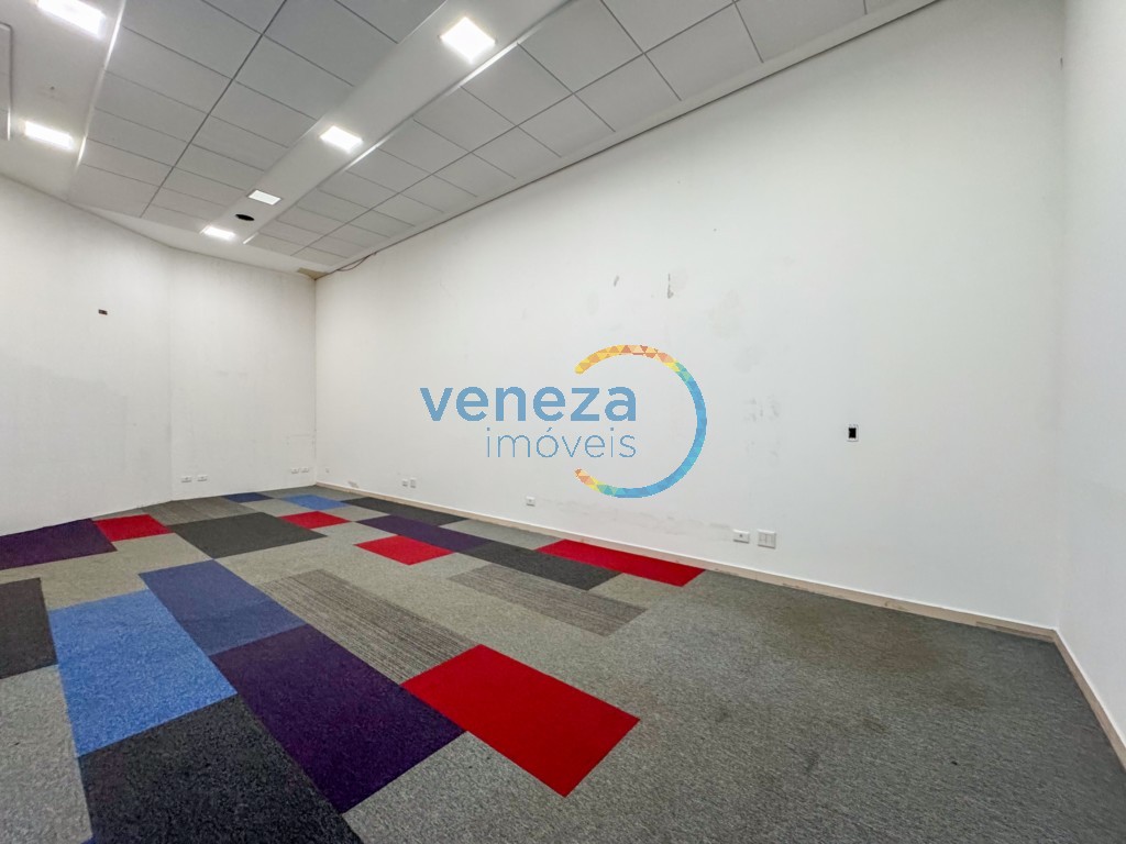 Salão-loja à venda no bairro Centro de Londrina com 247.3m<sup>2</sup> útil, 2 vagas de garagem