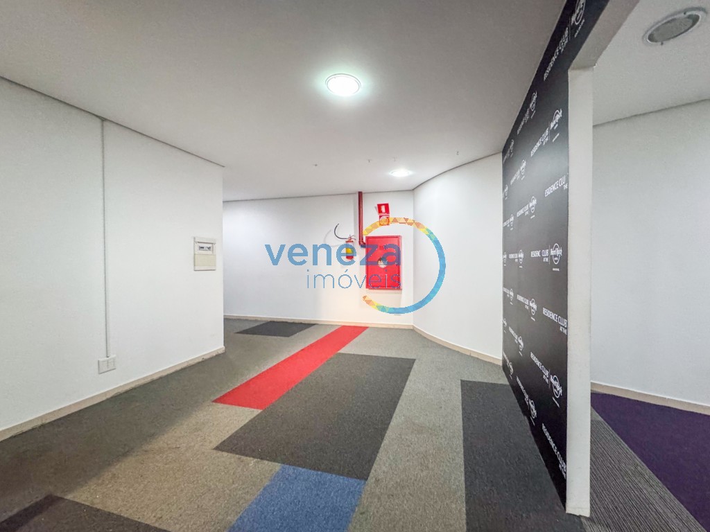 Salão-loja à venda no bairro Centro de Londrina com 247.3m<sup>2</sup> útil, 2 vagas de garagem