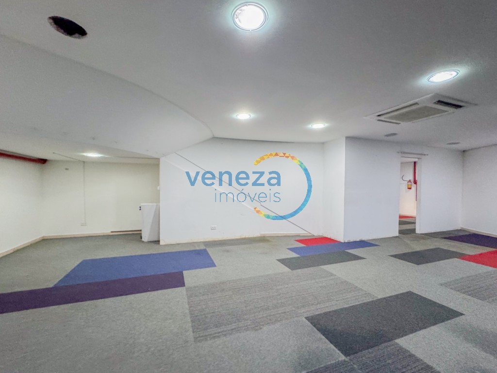 Salão-loja à venda no bairro Centro de Londrina com 247.3m<sup>2</sup> útil, 2 vagas de garagem