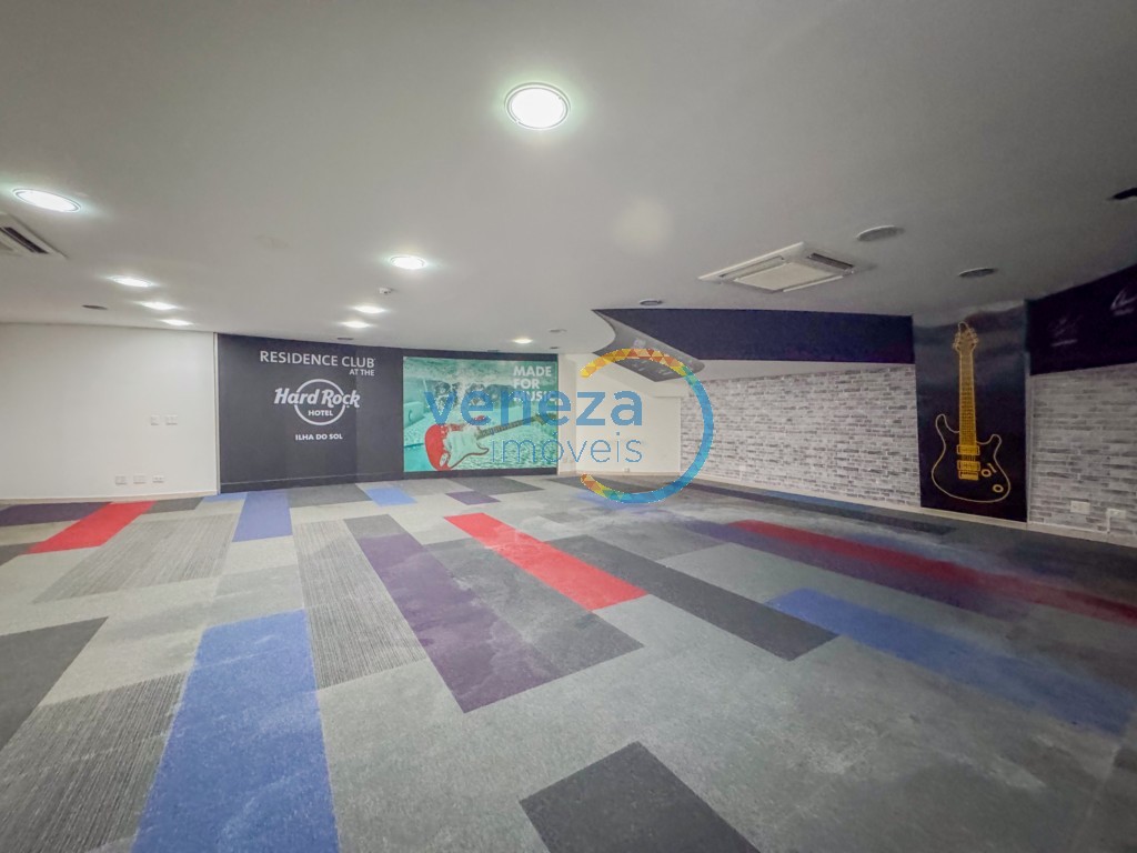 Salão-loja à venda no bairro Centro de Londrina com 247.3m<sup>2</sup> útil, 2 vagas de garagem