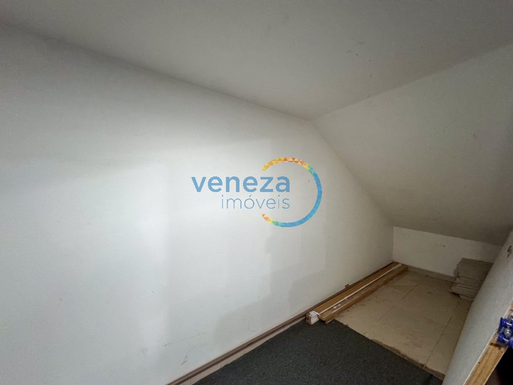 Salão-loja à venda no bairro Centro de Londrina com 247.3m<sup>2</sup> útil, 2 vagas de garagem