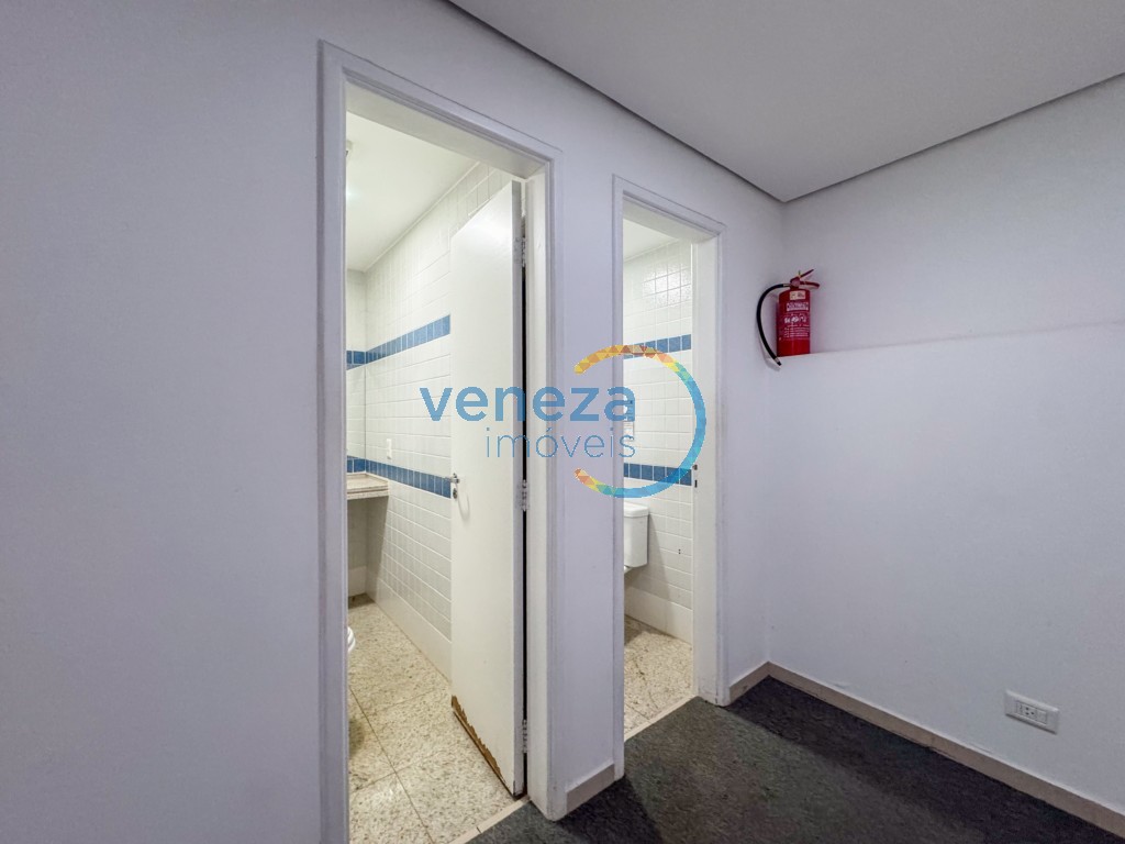 Salão-loja à venda no bairro Centro de Londrina com 247.3m<sup>2</sup> útil, 2 vagas de garagem