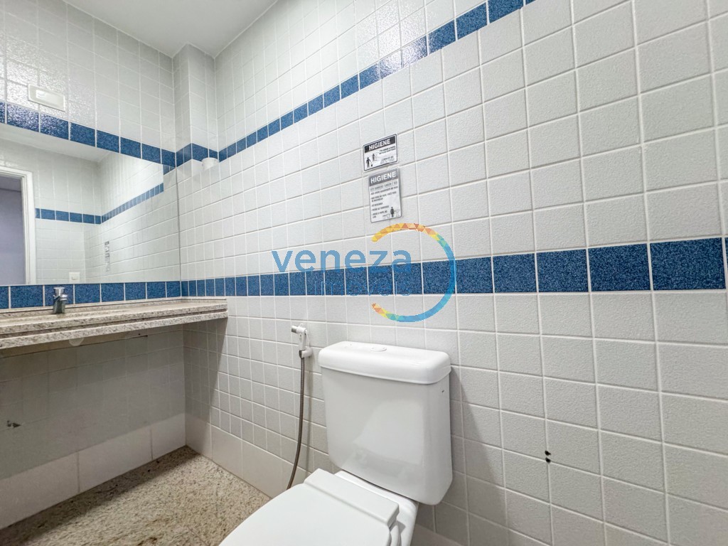 Salão-loja à venda no bairro Centro de Londrina com 247.3m<sup>2</sup> útil, 2 vagas de garagem