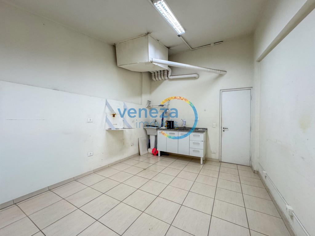 Salão-loja à venda no bairro Centro de Londrina com 247.3m<sup>2</sup> útil, 2 vagas de garagem