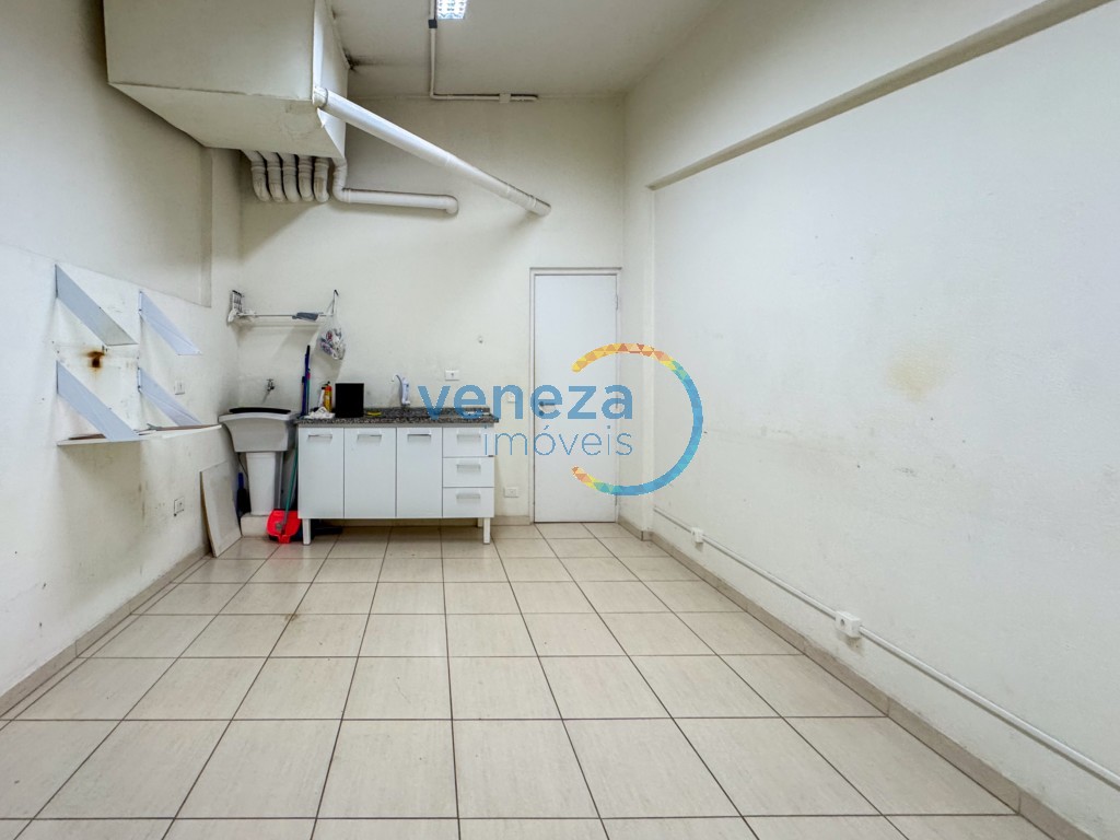 Salão-loja à venda no bairro Centro de Londrina com 247.3m<sup>2</sup> útil, 2 vagas de garagem