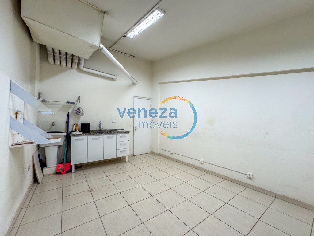 Salão-loja à venda no bairro Centro de Londrina com 247.3m<sup>2</sup> útil, 2 vagas de garagem