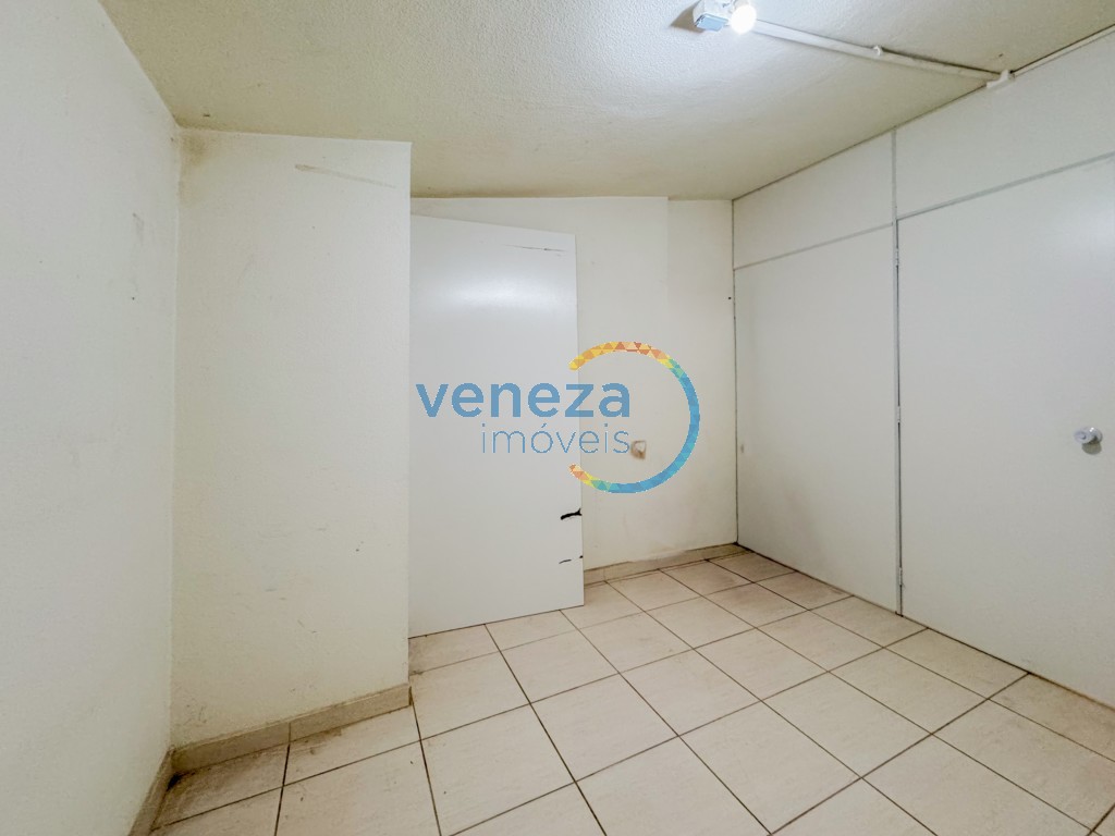 Salão-loja à venda no bairro Centro de Londrina com 247.3m<sup>2</sup> útil, 2 vagas de garagem