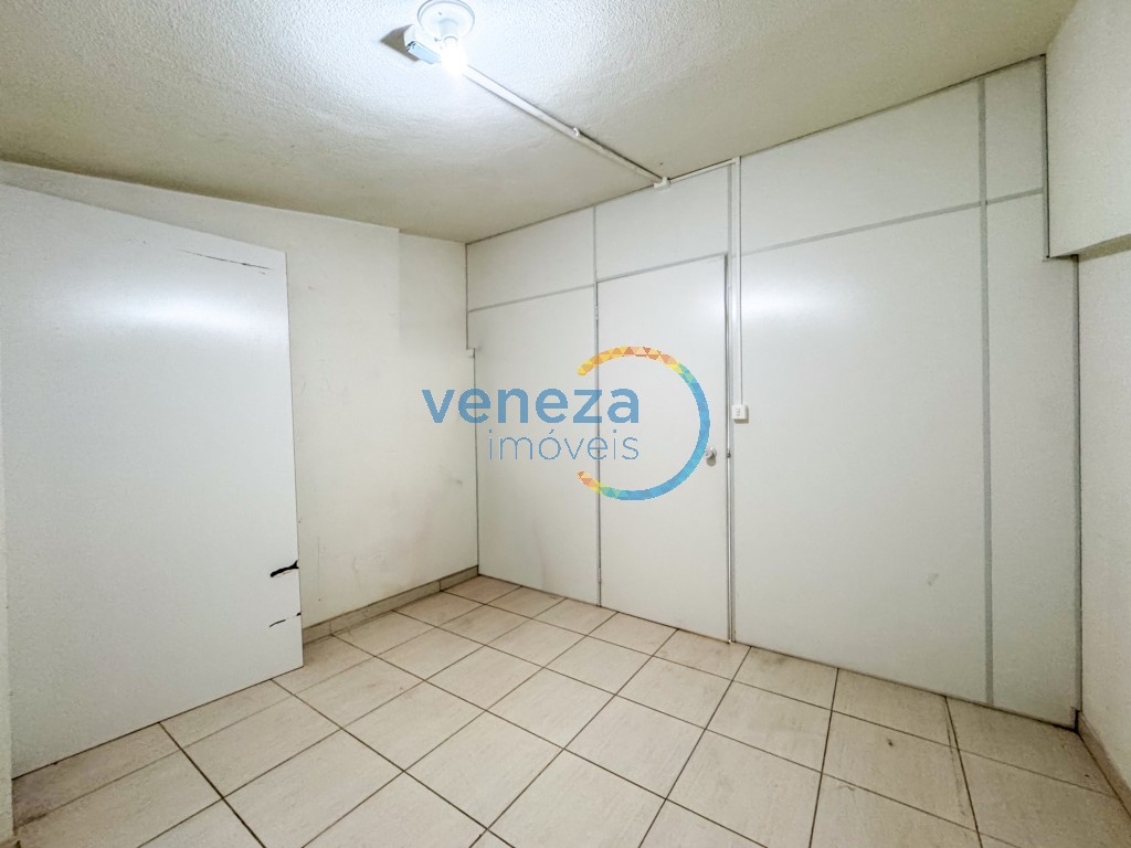 Salão-loja à venda no bairro Centro de Londrina com 247.3m<sup>2</sup> útil, 2 vagas de garagem